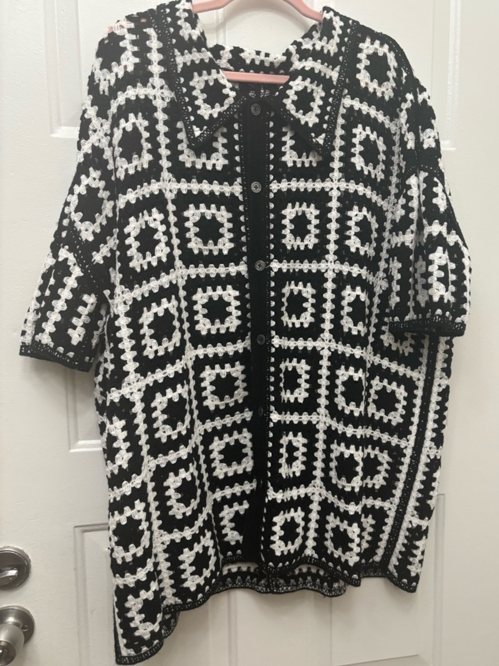 MANFINITY Black & White Crochet Knit Cardigan